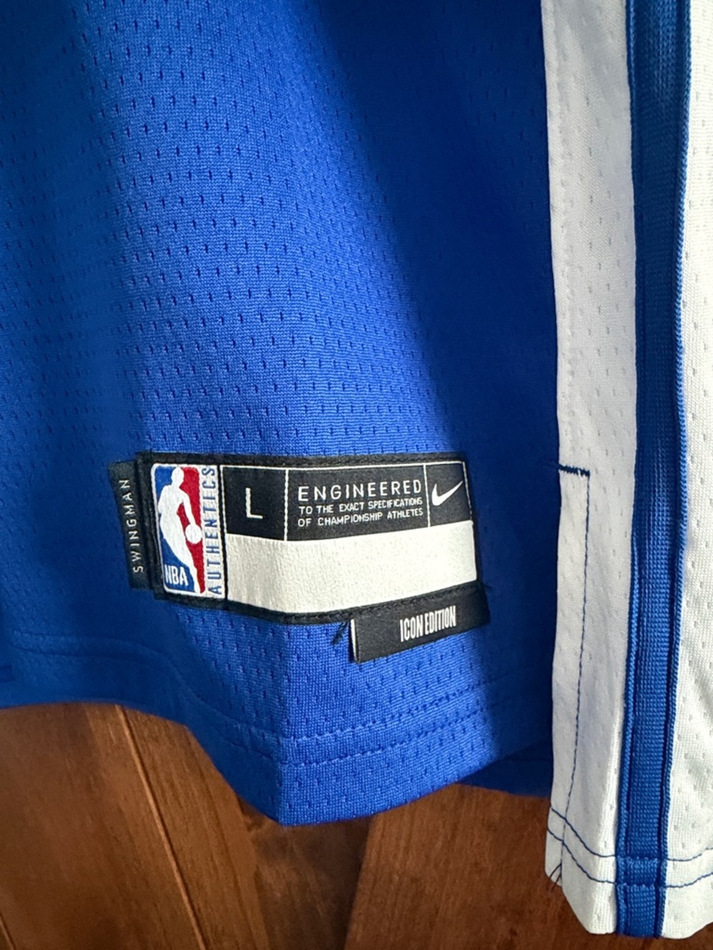 Stephen Curry Golden State Warriors Jersey - Picture 2 of 3